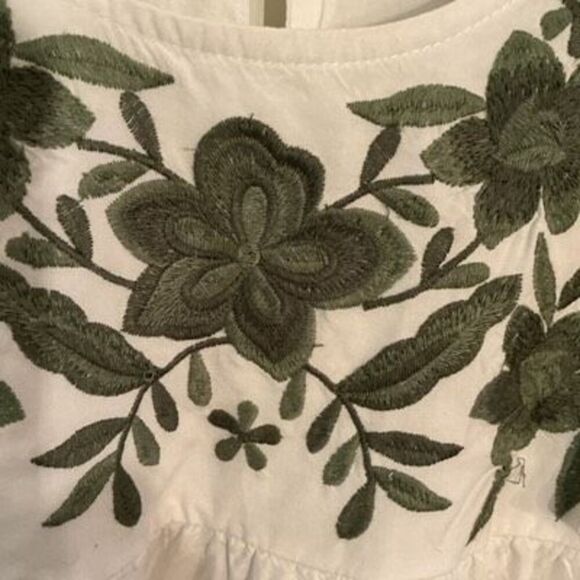 Crown & Ivy Flutter Sleeve Embroidered Top Sz M Lined Boho Babydoll - Picture 6 of 12